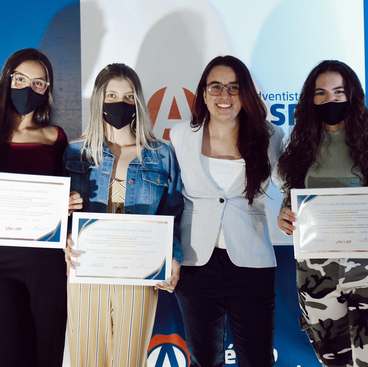 É semana de mérito acadêmico por aqui! 🏅 
Nesses dias alguns de nossos alunos são premiados e homenageados. 
Parabéns a todos os envolvidos! 🙌🏼🎉