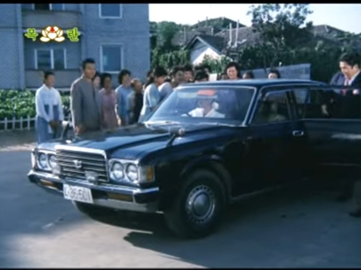 北朝鮮の自動車bot トヨタ クラウンセダン S130 公用車やハイヤー等向けの高級車 一応一般ユーザーも買えた 丸目もだが クラウンセダン自体全然見かけなくなってきた希少車である T Co 1nbqegrd4i