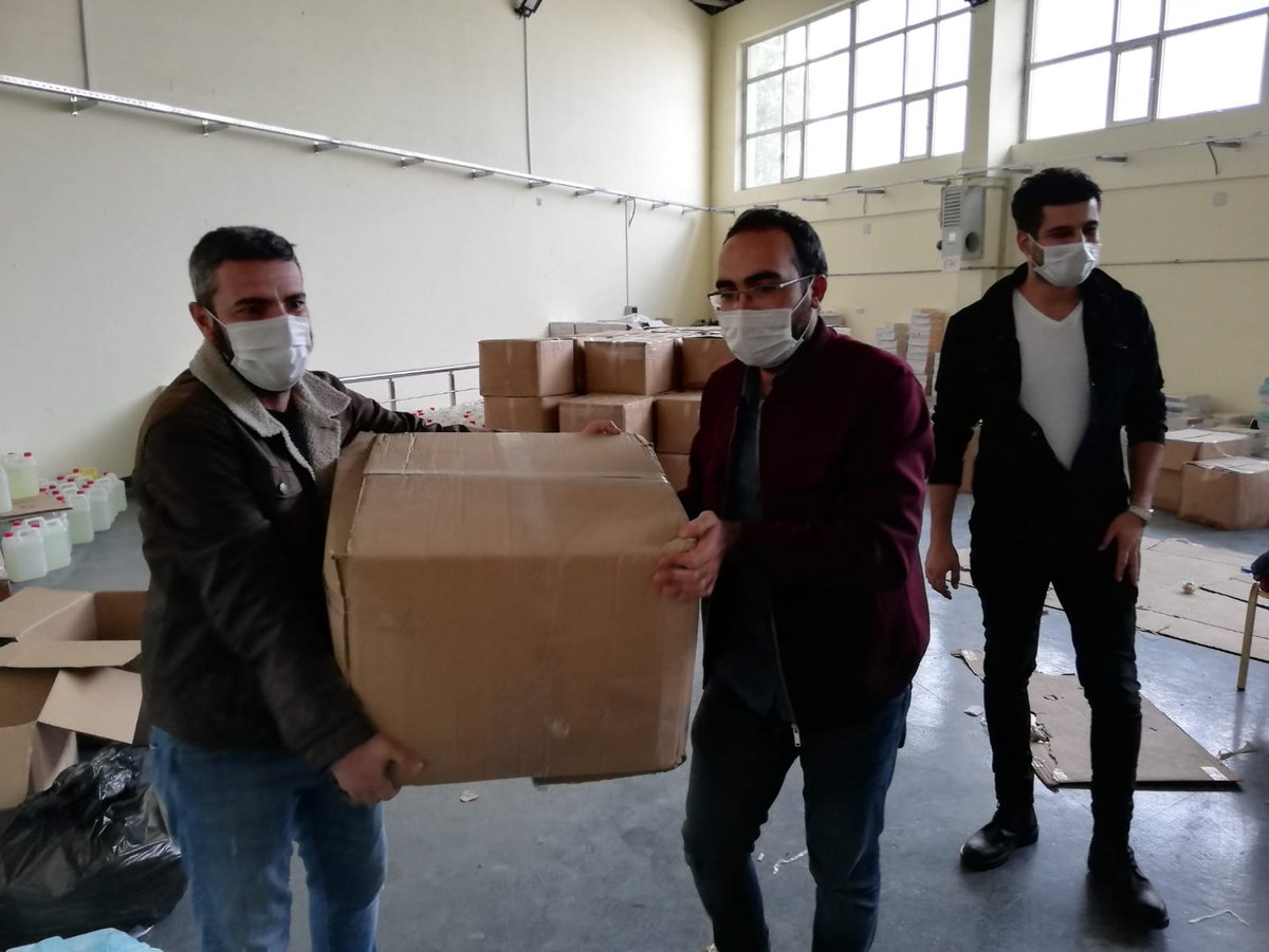 Müdürlüğümüze bağlı tüm okullarımıza maske dağıtımımıza devam ediyoruz.
#siverek
<a href="/ziyaselcuk/">Ziya Selçuk</a> 
<a href="/Abdullah_Erin47/">Abdullah ERİN</a> 
@ismailyapicier 
<a href="/NKapanoglu/">Nuri Kapanoglu</a>