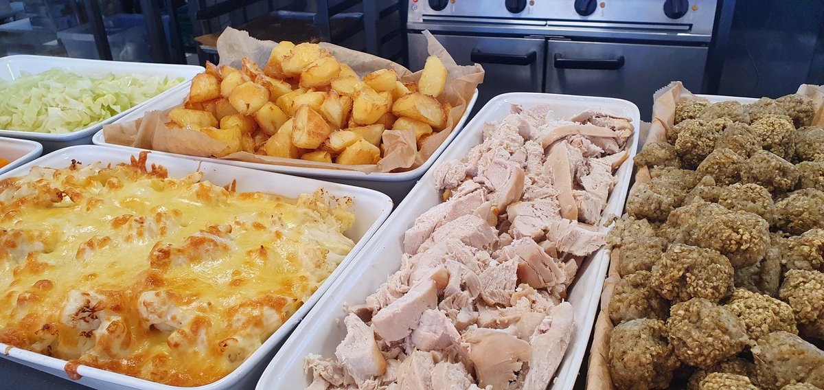 fairycake01's tweet photo. Roast dinner day @Callicroft @olympustrust @TaylorShawUK 
#schoolmeals #schooldinners https://t.co/fore59biFB