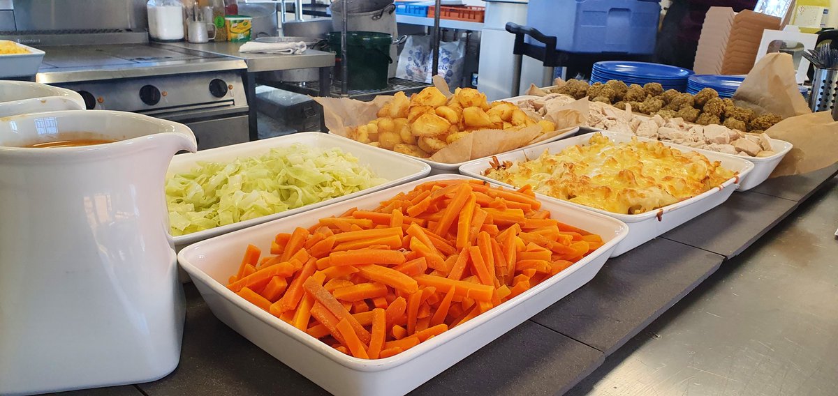 fairycake01's tweet photo. Roast dinner day @Callicroft @olympustrust @TaylorShawUK 
#schoolmeals #schooldinners https://t.co/fore59biFB