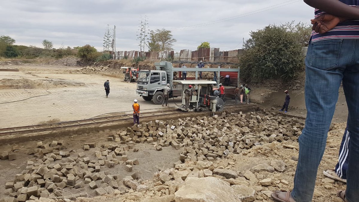 mainajoni1's tweet photo. Selling  best machine cuts ama ndarugo stones in joska town along kagundo road nairobi for inquiries n orders call me https://t.co/jyxR7D4c3w