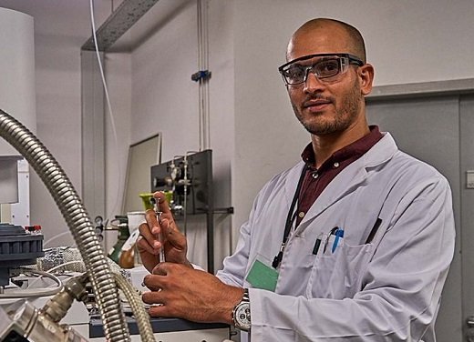 In-situ #synchrotron techniques are vital for intelligent design of #catalytic material for #CO2hydrogenation &amp; #SustainableEnergy solutions. For this, Diamond &amp; the <a href="/GCRF_START/">GCRF_START</a> grant are “invaluable,” says Dr Fadlalla in #SouthAfrica >ow.ly/8vyB50CbakZ