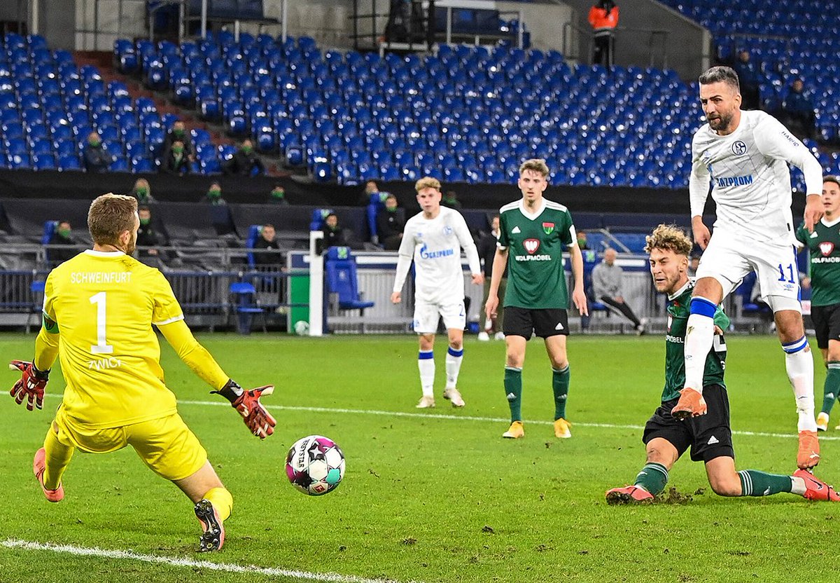 s04_us's tweet photo. Vedo scored the 21st @DFBPokal_EN goal of his career yesterday. Amongst non-Germans, only Lewandowski (39) and Pizarro (34) have more 🤯

#FCSS04 | #SchalkeUS🇺🇸 https://t.co/HWajh0ryqc