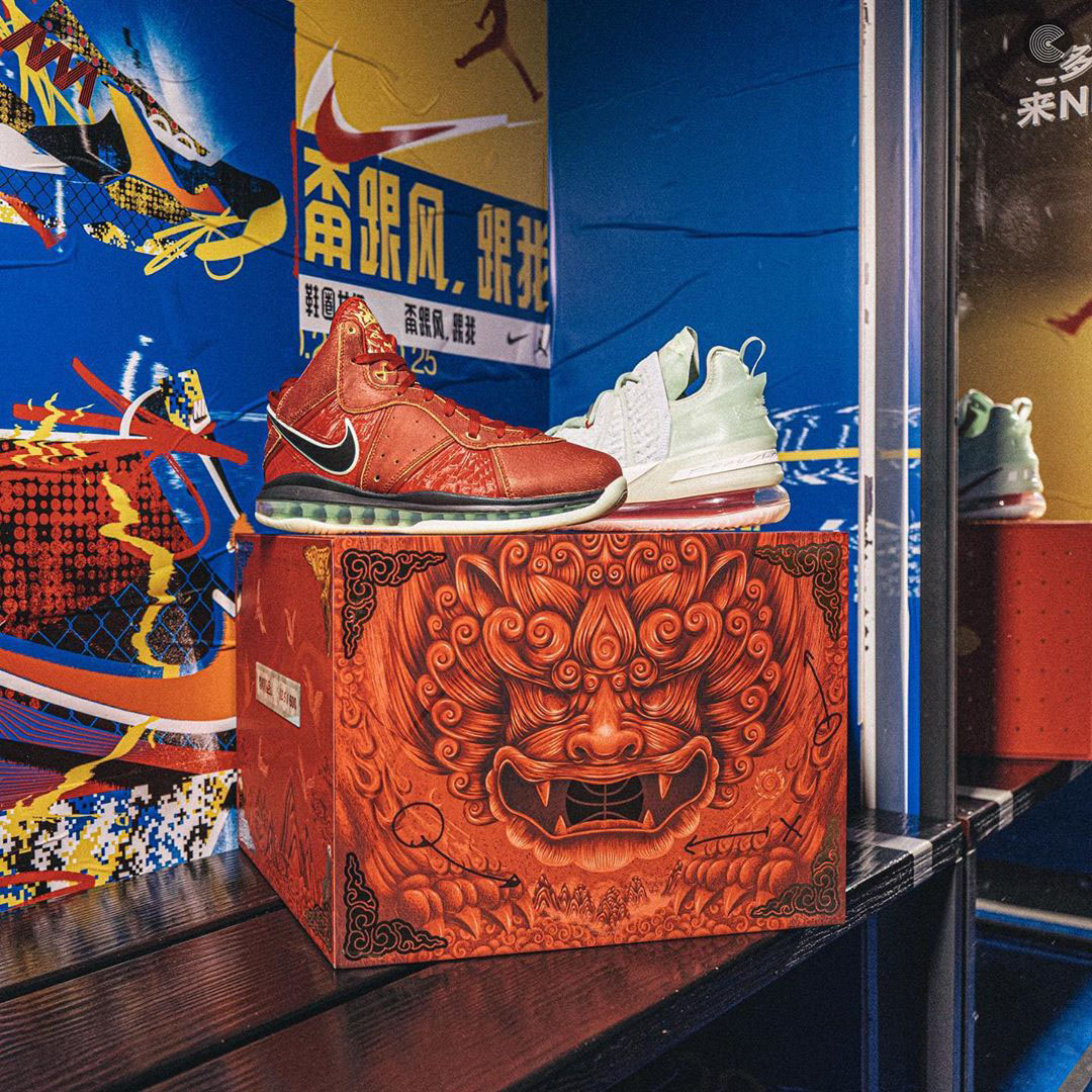 VisitBeijingcn's tweet photo. Nike and Lebron James will be releasing a limited edition Beijing Pack of sneakers, featuring color schemes and packaging inspired by the Middle Kingdom’s capital. 🏀

📸 Instagram’s weocia
#Fashion #LebronShoes #BeActiveBeijing https://t.co/glvwGe2KCj