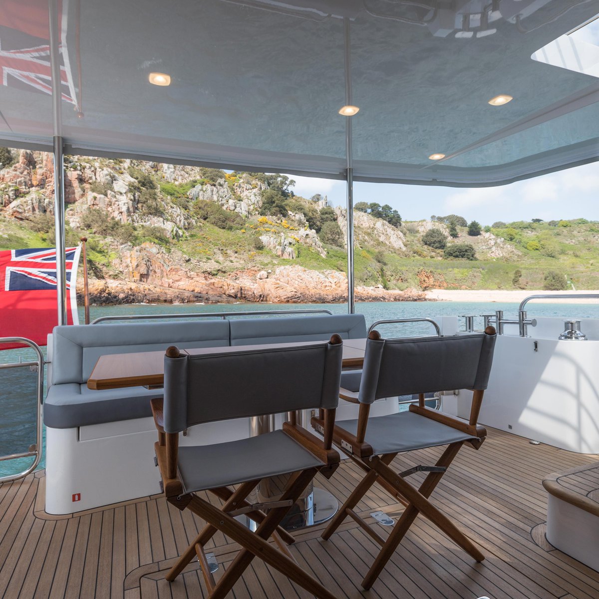 HardyMarine1's tweet photo. Ready to take your seat on board the Hardy 65? Discover all her classic features and creature comforts > https://t.co/7AKoYvmR4S
#Hardy65 #HardyMotorYachts #MotorYachts #Yachting #YachtingLife #CruisingInComfort #SeakeepingWithStyle https://t.co/X0weU2Zriw