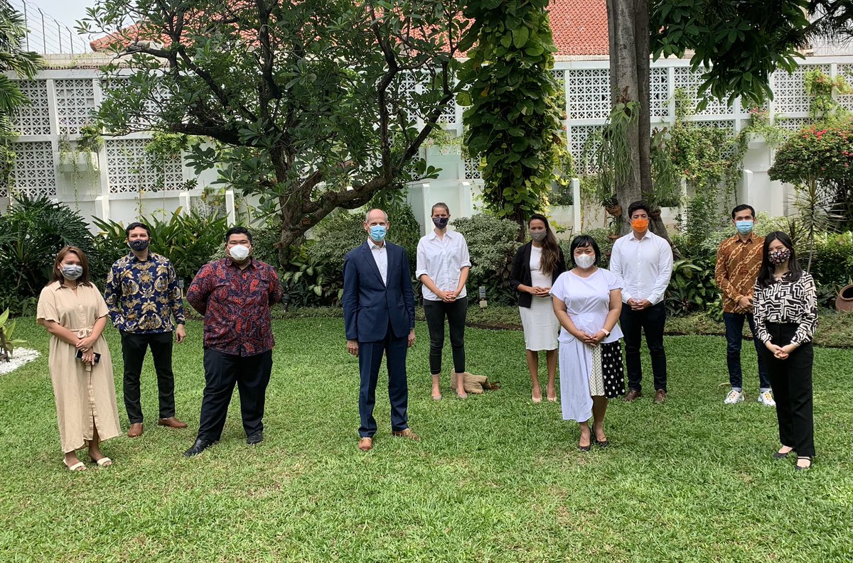 This morning I hosted the Embassy’s first “Green Tea” breakfast discussion with Dutch companies, entrepreneurs and alumni on #digitalization in Indonesia. Discussions on equal access to education, expertise and resources. Honoured to having Indonesia’s top whizz kids at home!