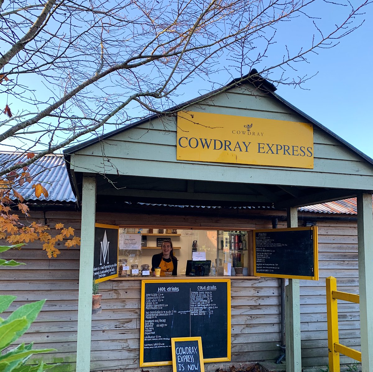 CowdrayFarmShop's tweet photo. Blue skies and sunshine ☀️#CowdrayExpress is open TODAY only, before the Café reopens again from tomorrow operating a takeaway service.
#CowdrayFarmShop&Cafe are open seven days a week.
Find out more: https://t.co/DwIPkNbgkf
#sussexfoodie #cowdrayestate #shoplocal #cowdrayestate https://t.co/tyeALdGmso