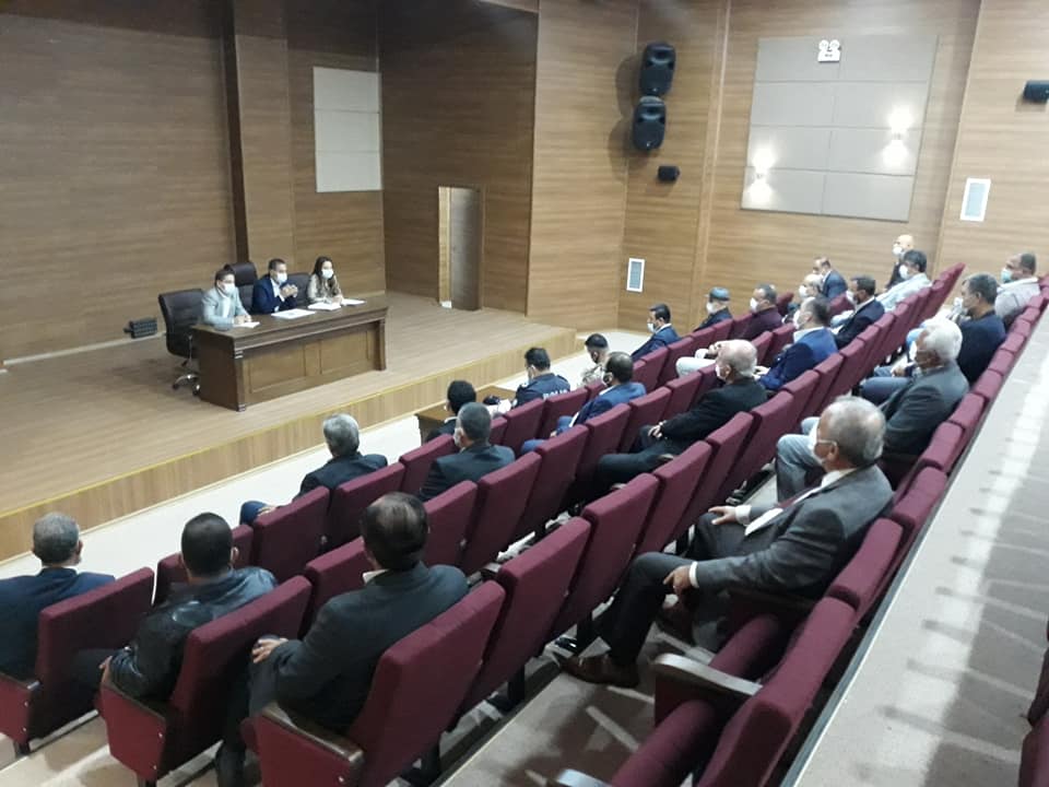 DEFNE de 220 CORONA VAKASI.
Defne kaymakamlığından yapılan açıklamada Defne de vaka sayısının 220 ye çıktığı açıklandı.  Defne Kaymakamlığı Konferans Salonu'nda Yazı İşleri Müdürü Metin Hatunoğlu Başkanlığın'da düzenlenen Ve Defne Kaymakamı . Nevzat Sengok 'ün Testinin Pozitif