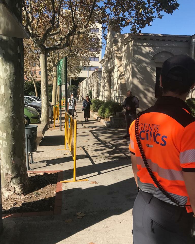 CementirisBCN's tweet photo. #CBcnLive | Tots Sants 💐
El darrer 1 de novembre, vam poder constatar una disminució del 68% de visitants respecte al 2019, xifra amb la que tanquem la campanya de #TotsSants (entre el 24 d’octubre i l’1 de novembre), amb un balanç del 42% menys de visites que l’any passat.
👇 https://t.co/Z2yaD0yX8R