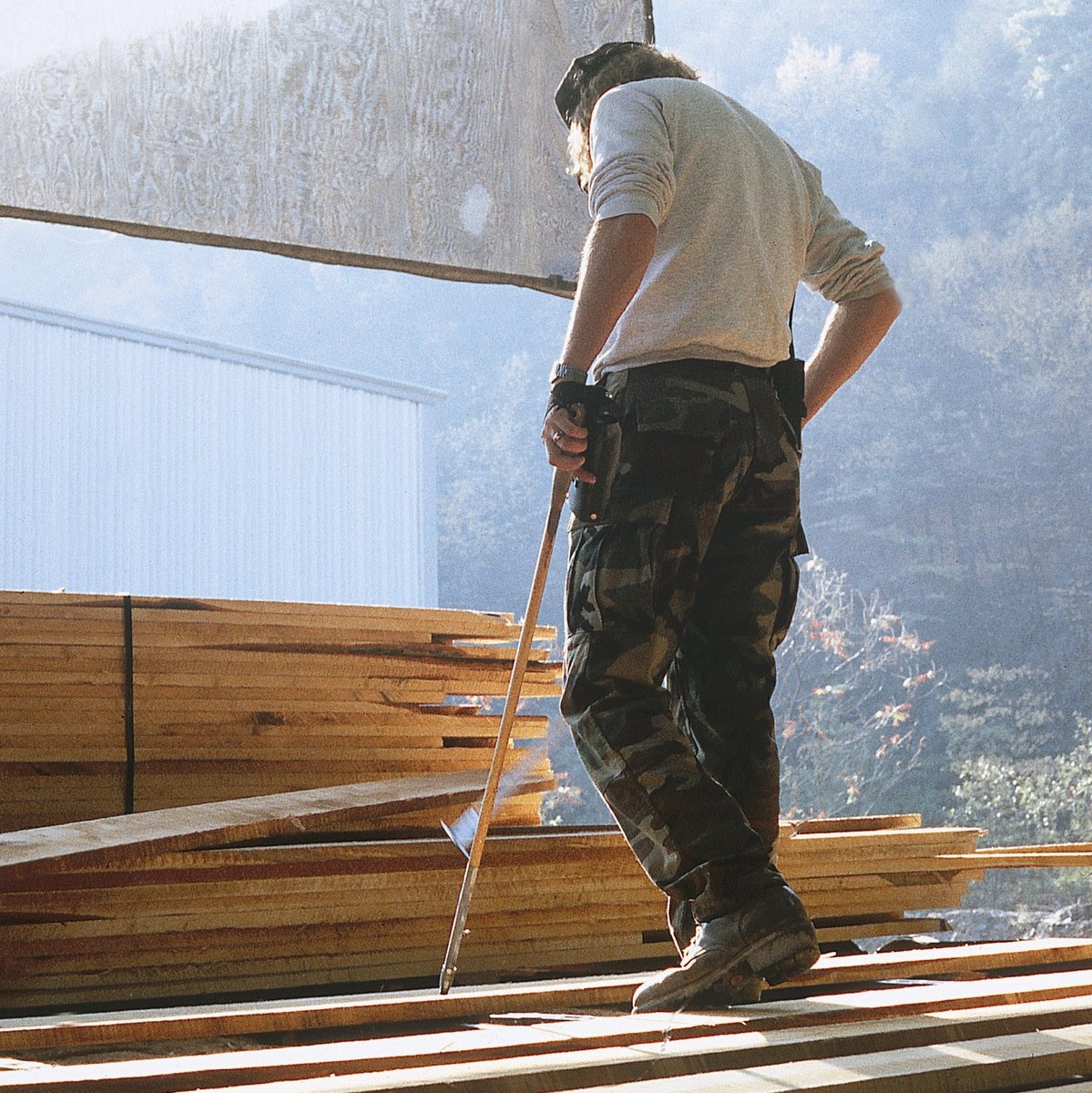AhecSea's tweet photo. American hardwoods are graded by hand. Care is taken to categorise each board based on the size and number of pieces that can be obtained when it is cut up and used. 

#timber #quality #sustainable #furniture #design #flooring #interiors #architecture https://t.co/SMky87U8oN