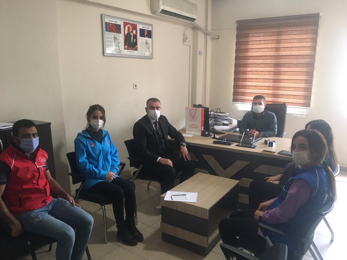 GSB_SirnakGM's tweet photo. Okul ziyartelerimize Gönüllü Gençlerimiz,  Gençlik Liderleri ve Gençlik Merkezi Müdürümüz ile başaladık. Gençlik Merkezi be Spor alanları tanıtımları devam ediyor. @ahpehlivan53 
#GSBGM
#GSBŞırnakGençlikMerkezleri https://t.co/jP3ywIoYrM