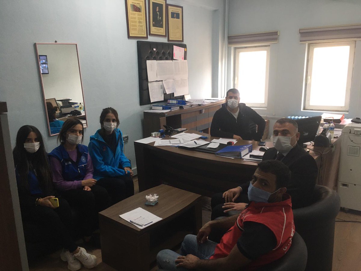 GSB_SirnakGM's tweet photo. Okul ziyartelerimize Gönüllü Gençlerimiz,  Gençlik Liderleri ve Gençlik Merkezi Müdürümüz ile başaladık. Gençlik Merkezi be Spor alanları tanıtımları devam ediyor. @ahpehlivan53 
#GSBGM
#GSBŞırnakGençlikMerkezleri https://t.co/jP3ywIoYrM