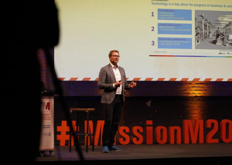 MissionM2020's tweet photo. Was für technologische Megatrends kommen auf uns zu – und welche Vor- und Nachteile bringen sie mit sich? Dr. Wolfgang Bronner stellt den #Bosch #Zukunftsreport vor. @BoschPresse #Technology #Transformation ➡️➡️ https://t.co/N3yz69FR0Q https://t.co/kz4KHKWdxN