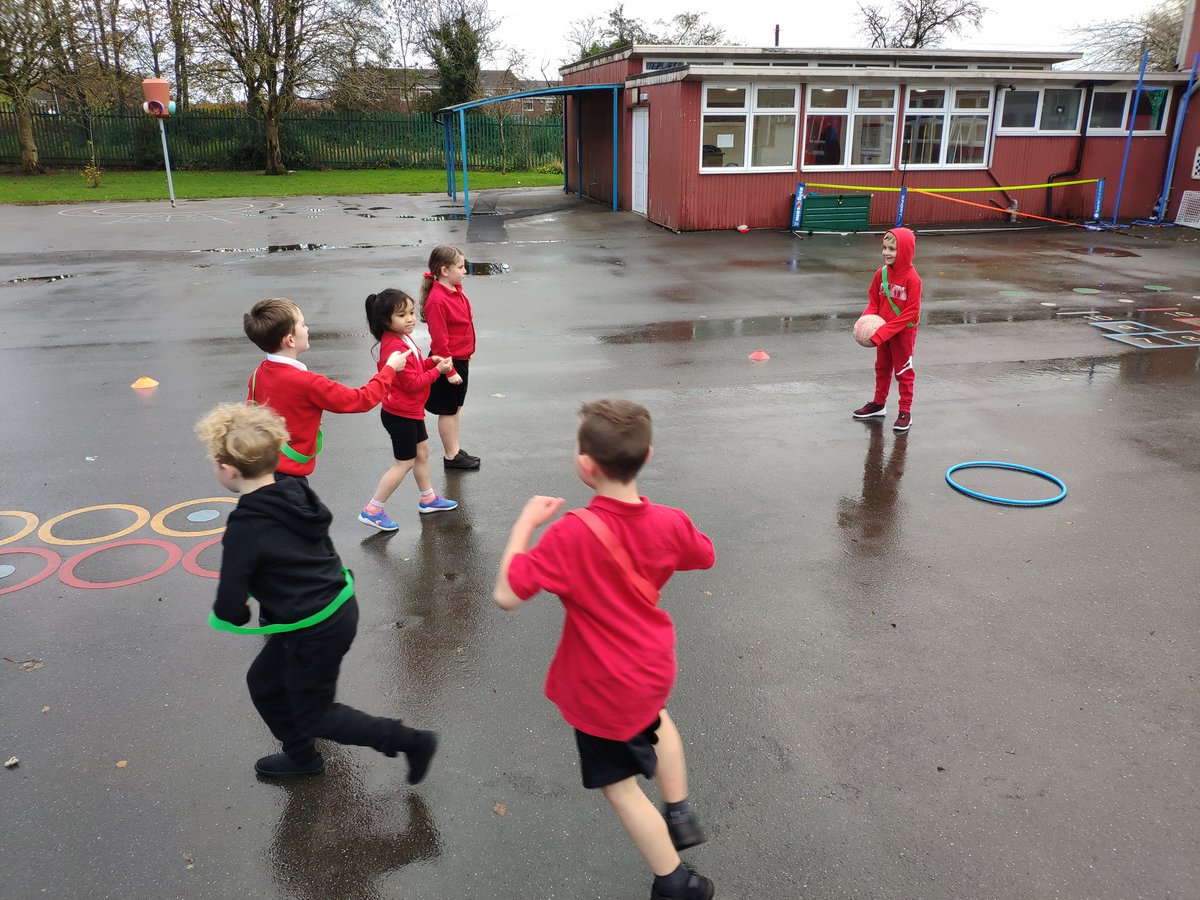 PEWharton's tweet photo. Our Year 3 children very much enjoyed their first ever PE lesson in Tchoukball.  #Tchoukball @TchoukballUK 
We looked at how we can take 3 steps and different passing techniques 🥅 #WellDoneY3 https://t.co/iJImjJECu1