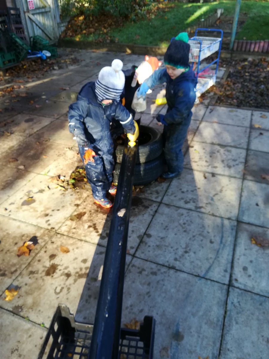 SibfordEYFS's tweet image. Child A: I cannot get the rock to go down.
Child B: Hold on, if we all do it together it might go down. 
It did!!
#Teamworksolutions #teamworkmakesthedreamwork #beyoubesibford #SibfordEYFS #water #outdoorlearning #whatevertheweather #STEM #STEMeducation #problemsolving