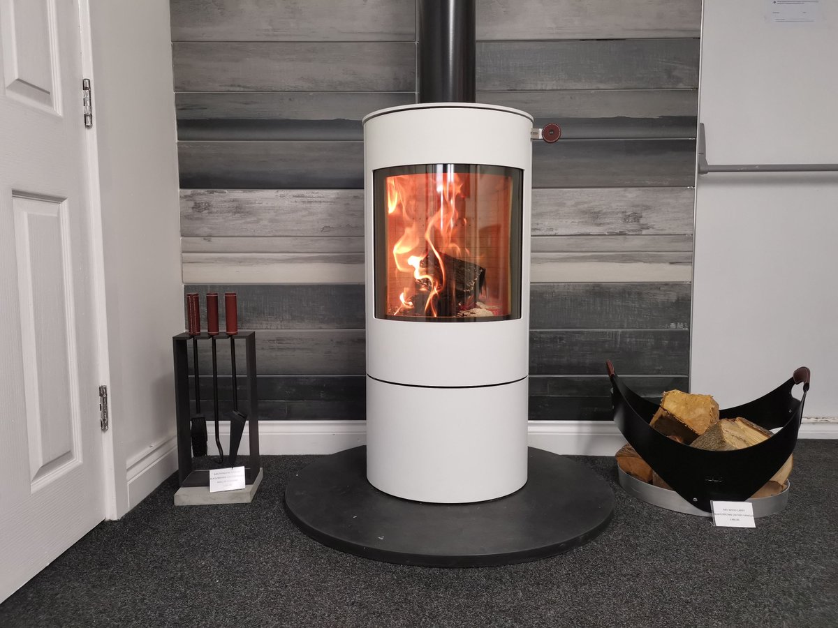 FireplacesView's tweet image. This is the Viva L 100 up and running in our showroom! You get a fantastic view of the flames and the heat is unreal! The Viva L 100 is the smallest of the Viva L range. There are 2 other sizes to choose from in the wood range. You can also choose the colour, handle and much more