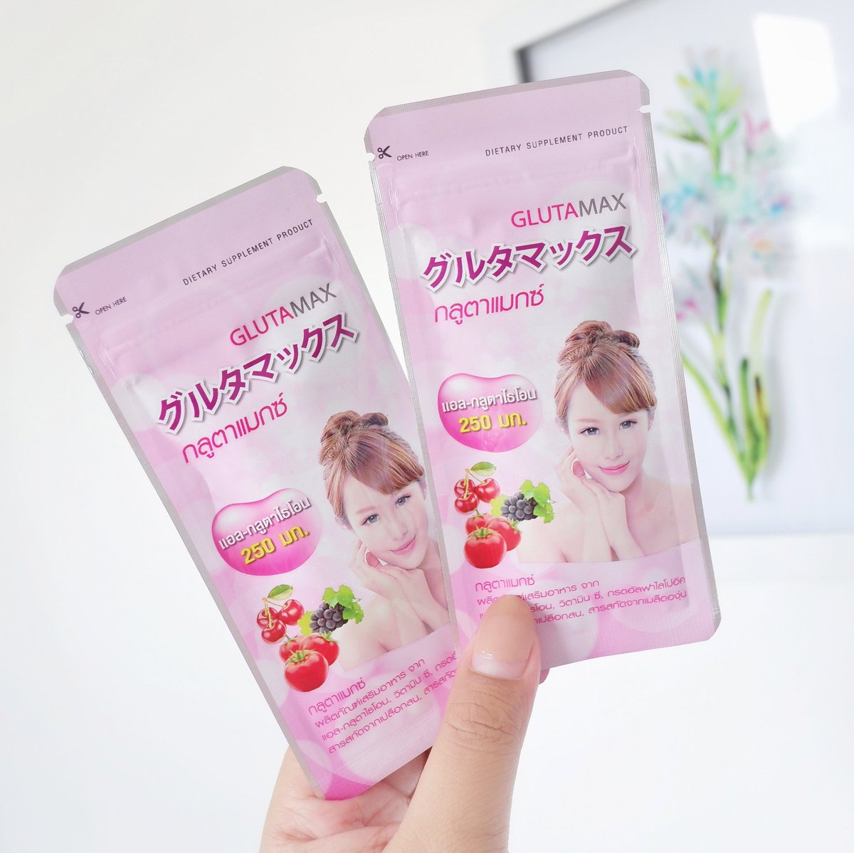 Foybeautydiary's tweet photo. รีวิวหลายรอบมาก วิตามินที่กินประจำของ Glutamax ช่วยให้ผิวเนียนลื่น ดูใสขึ้นจริง พวกจุดด่างดำหายไวกว่าตอนใช้ครีมบำรุงอย่างเดียว รักผิวก็บำรุงทั้งภายนอกภายในวนไปจ้า ปกติซองละ 99 บาท ตอนนี้มีโปรซื้อ 2 ซอง ลด 30 บาท เมื่อซื้อผ่าน 7 Delivery สาวก Glutamax ไปตุนกันได้ฮะ https://t.co/gKxrlNTnKz