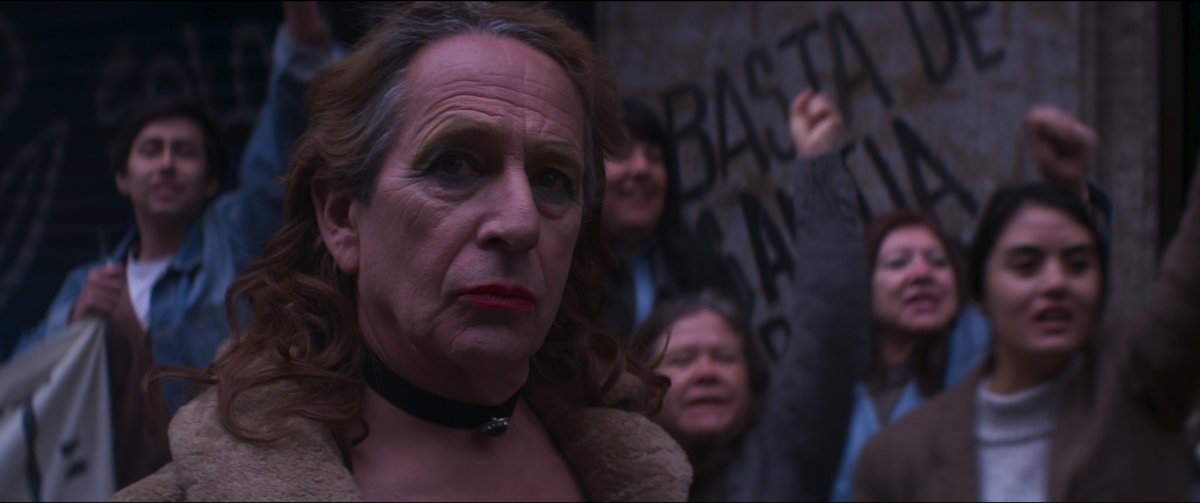 "La Loca del Frente refleja la disidencia sexual en dictadura, una travesti hecha a sí misma que desafía con valentía la brutal represión y persecución sexual y política de la época", destaca Rodrigo Miranda en <a href="/eldesconcierto/">El Desconcierto</a>. 

#ToreroAlOscar🌹✨