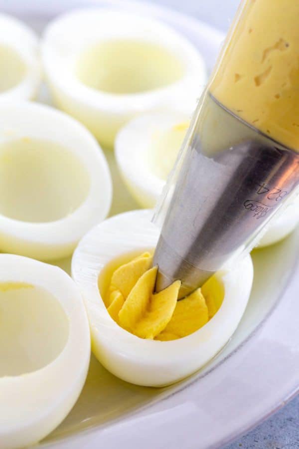 CorinnePulitzer's tweet photo. If you’re feeling devilish today, it’s no surprise...it’s #NationalDeviledEggDay & hard boiled eggs are center stage 🥚👿@NationalDayCal @JacobsPickles @Sixthwardny #RootAndBone @EgglandsBest @peteandgerrys https://t.co/rKFkvzTKRe