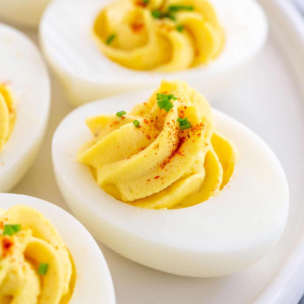CorinnePulitzer's tweet photo. If you’re feeling devilish today, it’s no surprise...it’s #NationalDeviledEggDay & hard boiled eggs are center stage 🥚👿@NationalDayCal @JacobsPickles @Sixthwardny #RootAndBone @EgglandsBest @peteandgerrys https://t.co/rKFkvzTKRe