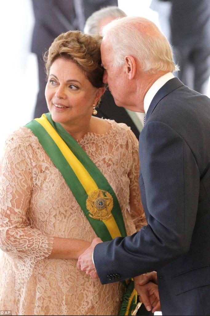 MQspain's tweet photo. Biden doing Diplomatic liaisons !
This guy never fails, sniffing everyone at his reach ! https://t.co/DFHdlFK95Z
