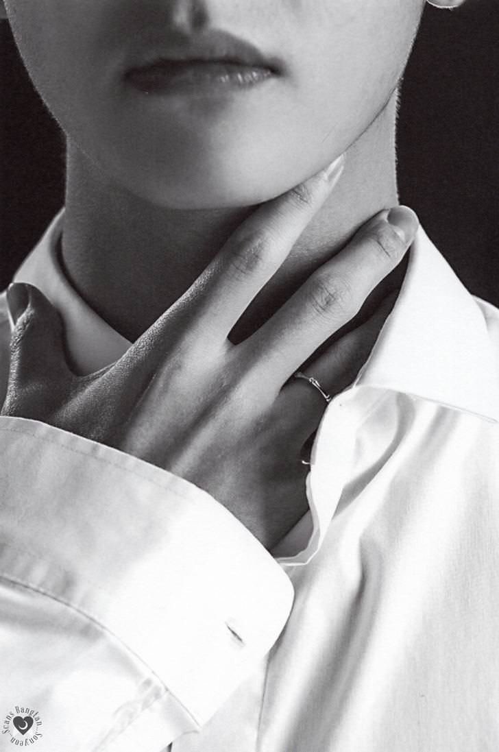 jnnereuphoria's tweet photo. “𝘈𝘳𝘦 𝘺𝘰𝘶 𝘴𝘶𝘳𝘦 𝘺𝘰𝘶 𝘤𝘢𝘯 𝘩𝘢𝘯𝘥𝘭𝘦 𝘪𝘵, 𝘔𝘪𝘴𝘴?”

“𝘐’𝘮 𝘢 𝘸𝘰𝘮𝘢𝘯, 𝘔𝘳 𝘒𝘪𝘮. 𝘖𝘧 𝘤𝘰𝘶𝘳𝘴𝘦 𝘐 𝘤𝘢𝘯.”

˗ ˏ ˋ #ARMYSelcaDay † #ARSD  ˎˊ ˗
              #V #TAEHYUNG https://t.co/eB6VhLSeKe