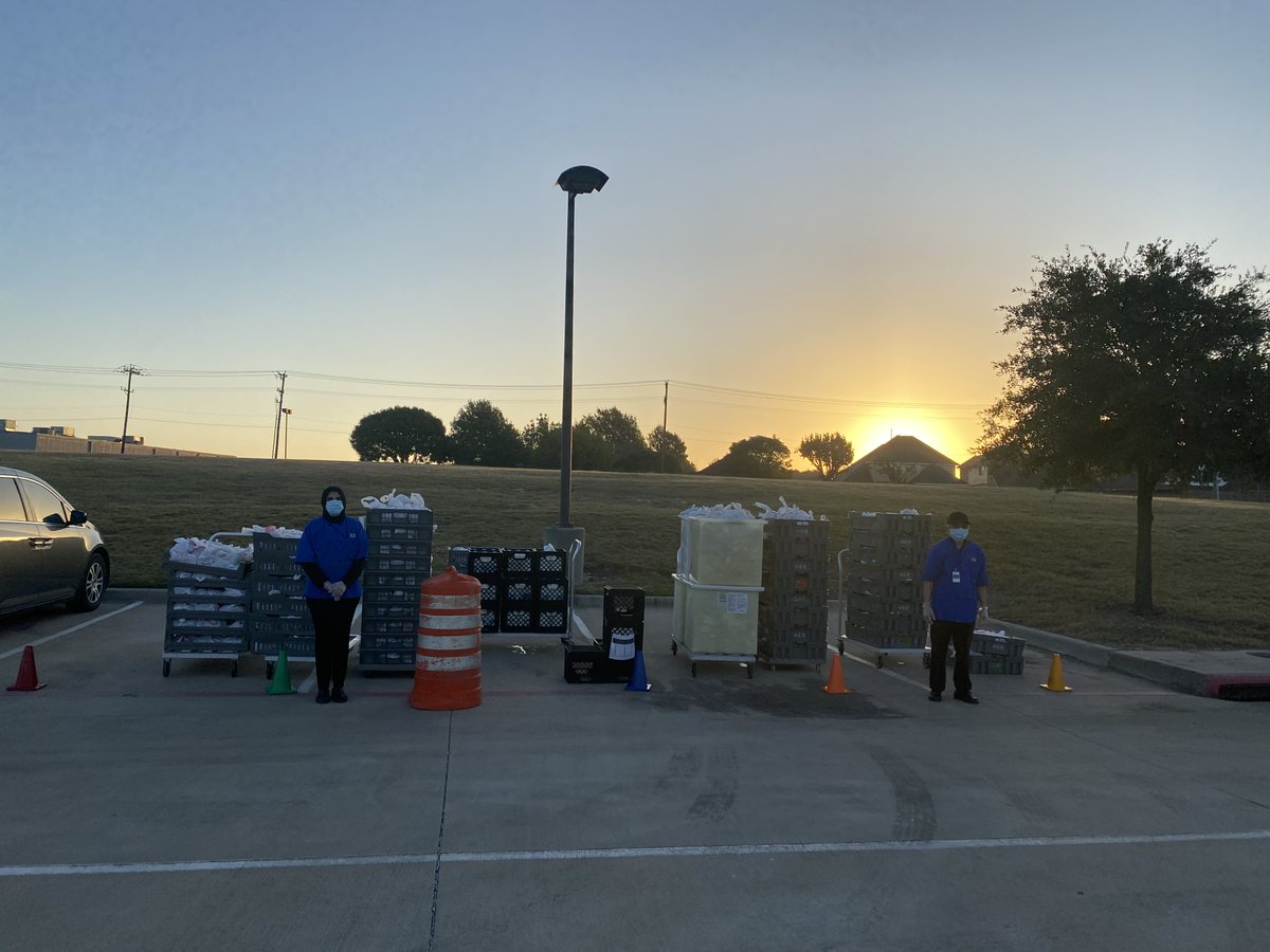 Staging to serve 8,000 breakfast &amp; 8,000 lunches at 3 curbside meal pickups weekly begins early in the morning.
#FISDCafe #StrongerTogether