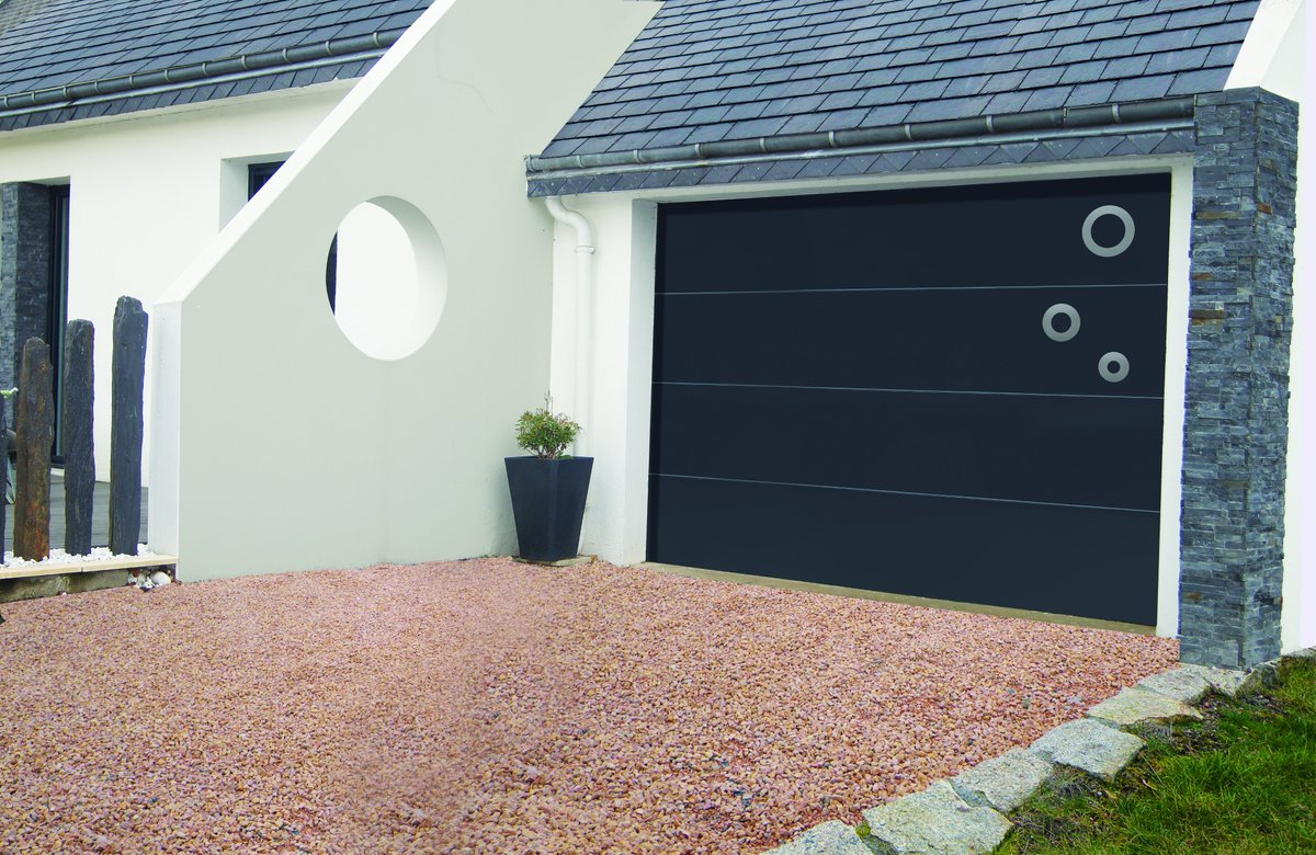 SOROSTOR's tweet photo. La porte de garage sectionnelle personnalisable selon vos envies, dotée d'une isolation thermique renforcée.
#SOROSTOR #Larochelle #charentemaritime
#storesetrideaux #porteentree #portegarage #menuiserie #voletsroulants #storesbannes #store #portail #cloture #pergola #deco https://t.co/KjDor5q5jY