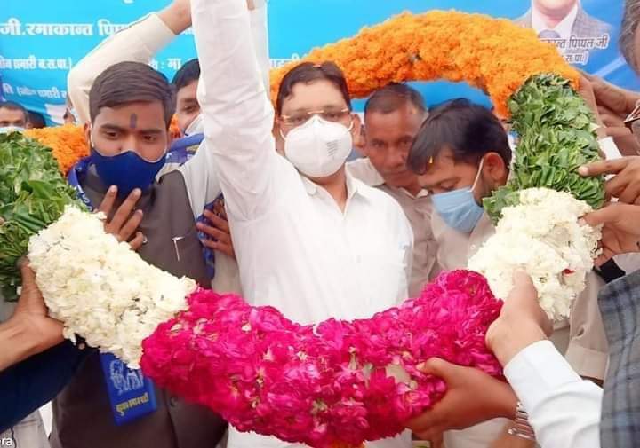 AnandSo03089397's tweet photo. निर्विरोध राज्यसभा सासंद चुने गए रामजी गौतम।

बसपा के राष्ट्रीय प्रभारी माननीय रामजी गौतम को बिना किसी के सहयोग से माननीय बहन जी की कुशल रणनीति से आज राज्यसभा सांसद चुने जाने पर आप सभी बसपा अनुयायियों व शुभचिंतकों को बहुत बहुत बधाई💐💐 जय भीम जय भारत जय बसपा विजय बसपा https://t.co/V0BepImyD6