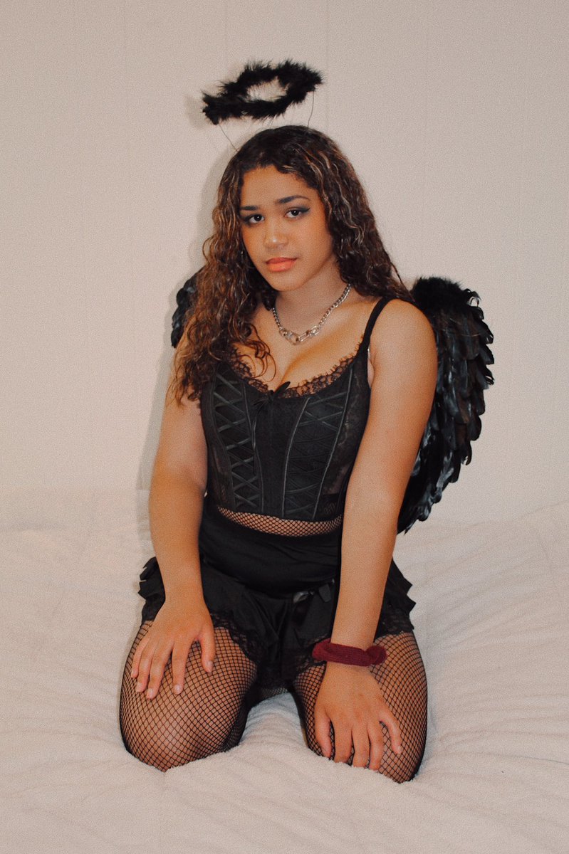 curlymac02's tweet photo. nerd, cheerleader, dark angel? successful halloween 2020 https://t.co/kUryFpGKhc