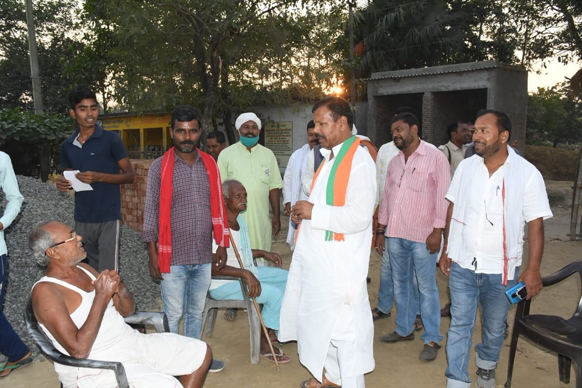 lalbabuprasadg's tweet photo. चिरैया विधानसभा क्षेत्र के मधुबनी पं��ायत में किया जनसंपर्क अभियान। युवा साथियों का मिला भरपूर प्यार। आभार
#NDASangBihar #BjpOnceAgain #BiharElection2020 #Vote4BJP #vote4lalbabu #lalbabuprasadgupta #chiraiya https://t.co/oTrheV2sCu