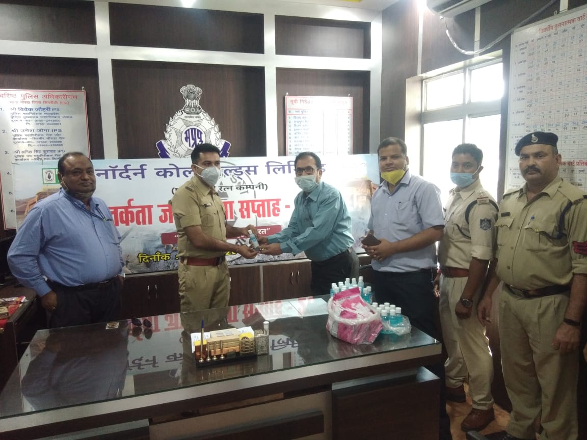 CvoNcl's tweet photo. In the sequence of programs under VAW 2020 in NCL, an awareness program has been organised today in Morwa Police Station, Singrauli. @CVCIndia @CoalIndiaHQ @NCL_SINGRAULI #vigilanceweek2020 #VigilanceAwarenessWeek https://t.co/JBPPqzIlmO