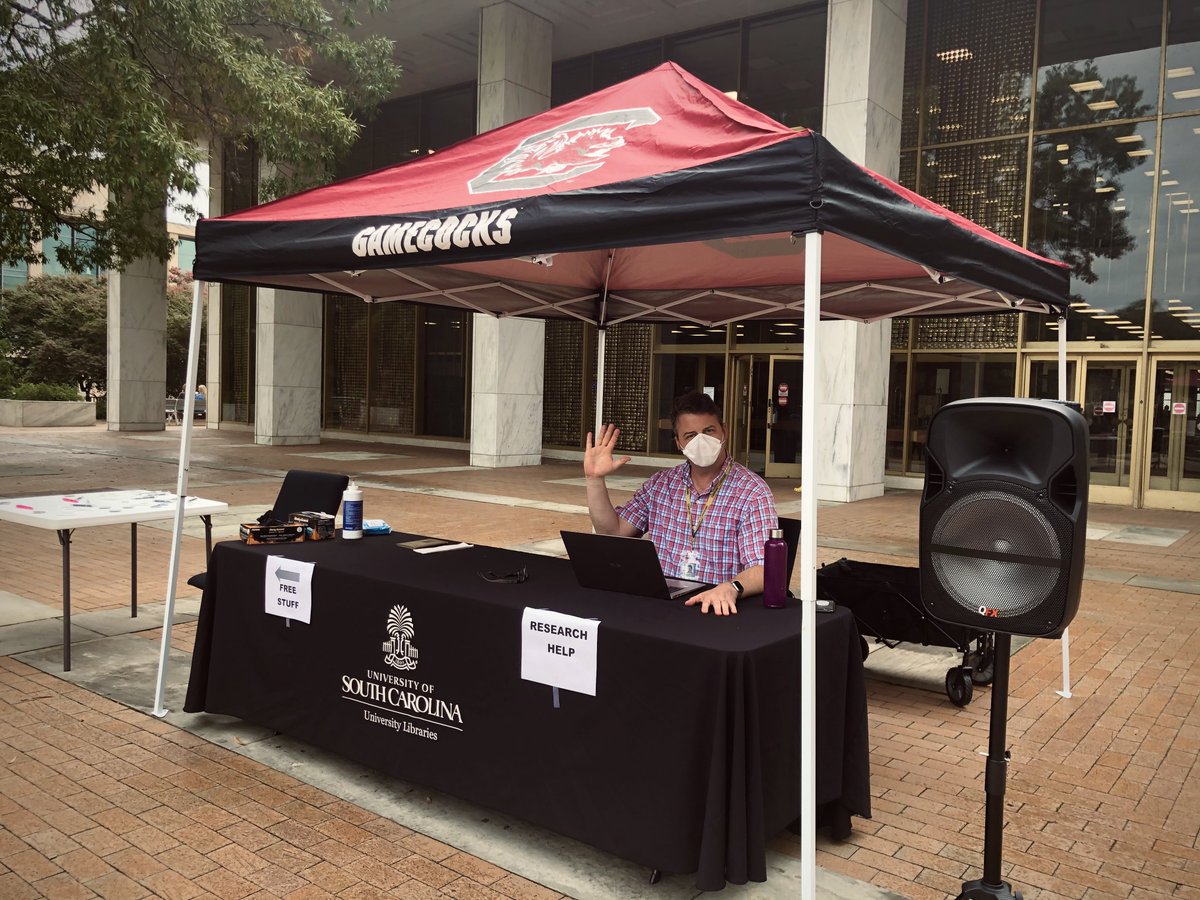 UofSC_TCoop's tweet image. The #UofSC librarians have left the building! ⛺️ We&apos;ll be outside #TCoop from 11 to 3 every Monday - Friday until Thanksgiving. Swing by to chat with a librarian, get help with your research, or pick up some free swag!