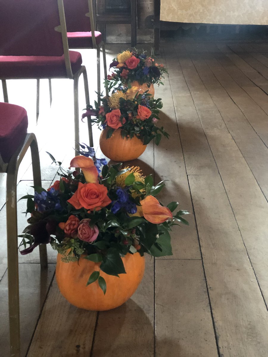 Along with the lovely autumnal bouquet we made Pumpkins to line the Aisle #pumpkins #halloween  #weddingflowers #weddingflorist #callalilies #autumnvibes🍁 #castlewedding #orange <a href="/hedinghamcastle/">Hedingham Castle</a>