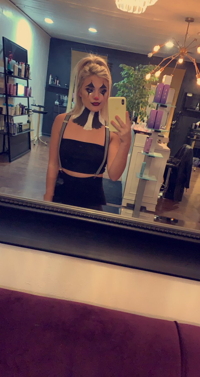 skye___nicole's tweet photo. Not your angel baby, I stay clowning around 🤡🖤🤍❣️ https://t.co/NyPtyAAwaR