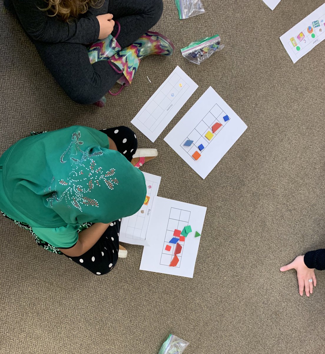 Ms. Gonthier’s K class working on their ten frame. Great way to start the week <a href="/eecsportland/">East End School</a> #ppseecs