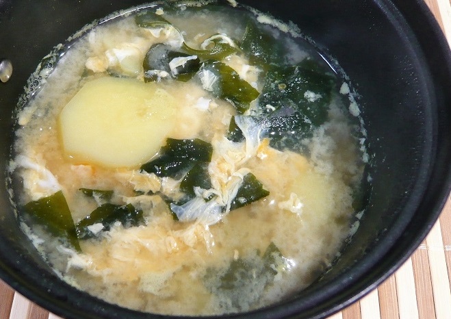 apuritomo's tweet photo. 卵は食物繊維とビタミンC以外のすべての栄養素を含む食材の欠点���補うのがじゃがいもと、みそなんだそうです。認知症や老化予防に効果があるとか https://t.co/CSIi4Tr4za