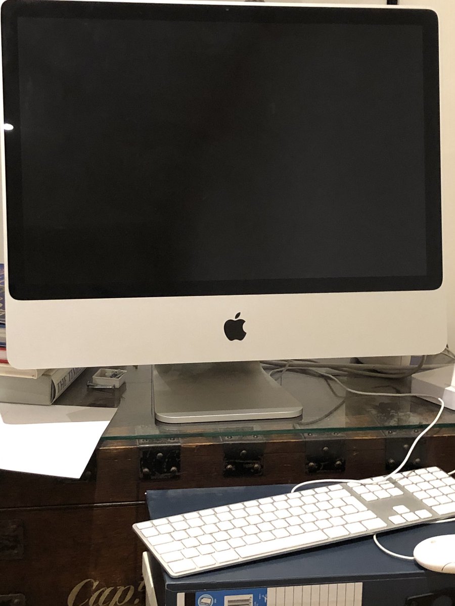 MaynardWilliams's tweet photo. It speaks volumes for Apple that I spent time at the weekend setting up a 12 year old iMac with and for my 12 year old - and Apple support were happy and able to help. Nailed it on both product quality and service! https://t.co/ObCWAOIWeZ