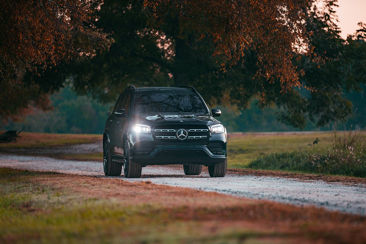 Heading into the holiday season like ➡️ then realizing that means there’s going to be snow and ice on the roads ➡️ then remembering that you’re a GLS with 4MATIC all-wheel drive. #GLS  #MBPhotoPass