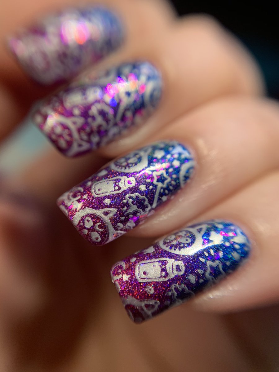 nailsbybriony's tweet photo. These were my last set of Halloween nails for 2020, and were celebrating 1000 followers on Instagram! I did a gradient, topped it with unicorn skins, and stamped over the top ๐ #nailart #holotaco #maniology #nailstamping #nailgradient https://t.co/XQ6b2584DY