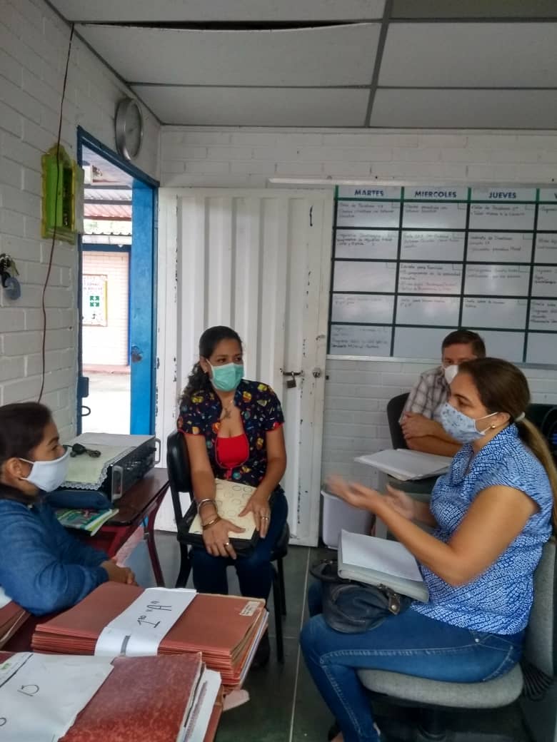 EB_SIMONBOLIVAR's tweet photo. #02Nov 🔹Visita del Equipo de Integración Táchira a nuestra @EB_SIMONBOLIVAR @ZonaEducTachira @charlychaves @Crazet2011 @clifpsc @Circuito27Sc @elaranerored3 https://t.co/BOyLwXwRrW