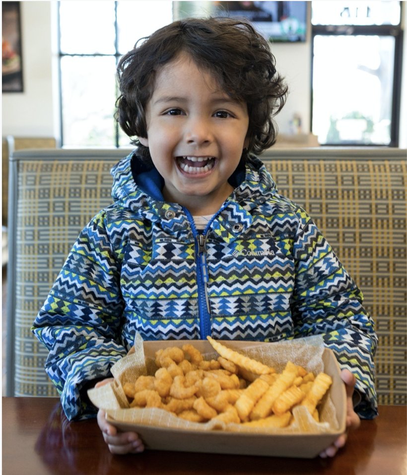 A (mini) meal for your favorite mini 💛 

Put a smile on your kiddos face this week when you order them a free mini meal. Available through our Showmars app ONLY.