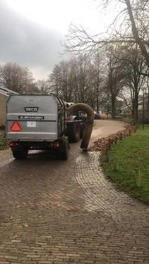 Vanaf deze week start @SIGHTls met het blad ruimen in de <a href="/Gem_Leusden/">Gemeente Leusden</a>.
Het blad wordt verwijderd van de bestrating en het gazon. 

Een groot gedeelte van het blad wordt verwerkt bij het Voedselbos naast de Vlindertuin.