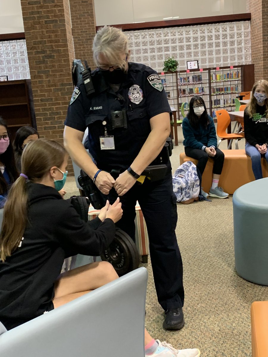 MrsCockrell's tweet photo. Thank you Dublin SRO’s for coming to  speak to our 7th graders today during our Drug Abuse Prevention Unit (DAPP). @KarrerMS @DublinPolice https://t.co/pDCQdDNiB5