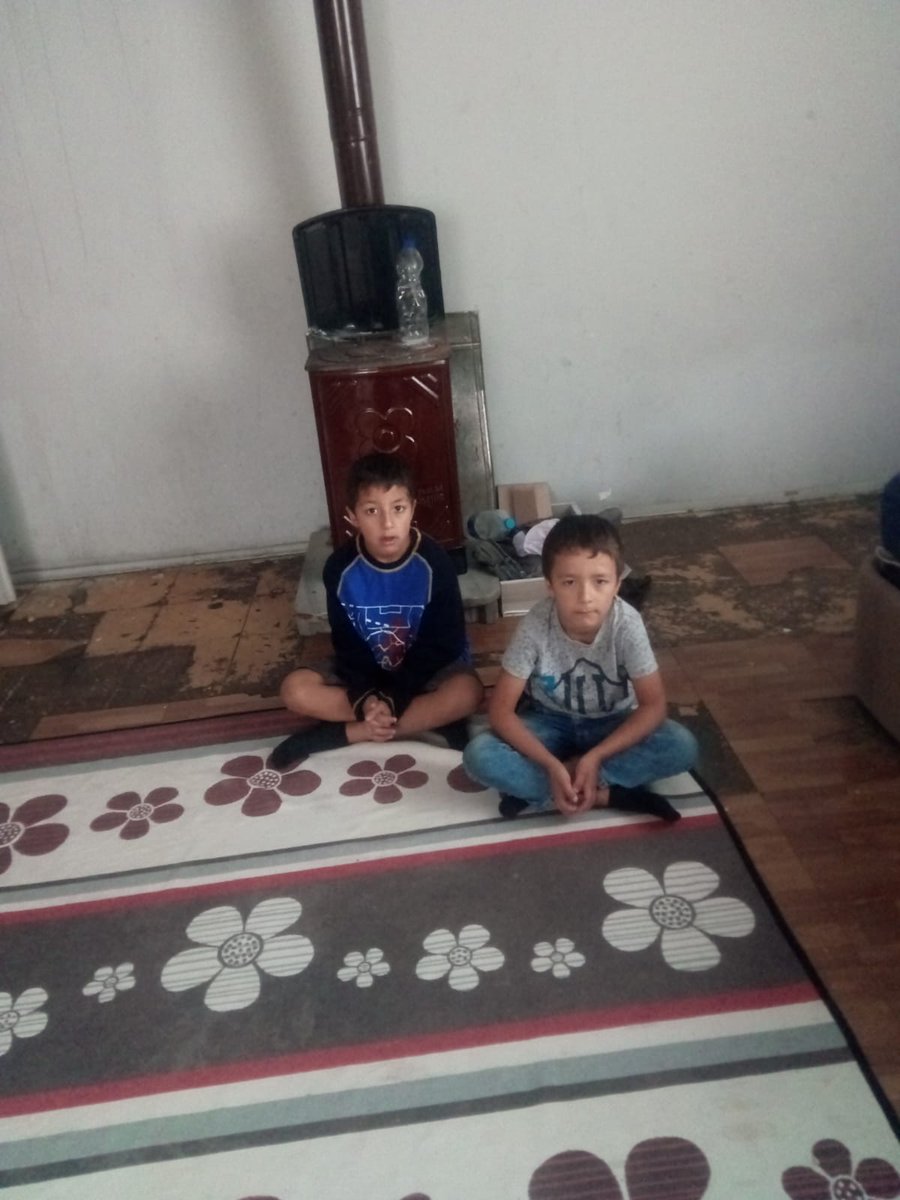 Semiha07087916's tweet photo. #kizilay allah rizasi icin yardim edin kiram gecti veremedim cok zor  durumdayiz cocuklarimin okul masraflarini karsilayamadim cok zor durumdayiz 05303877475 https://t.co/9Sq7tlEikG