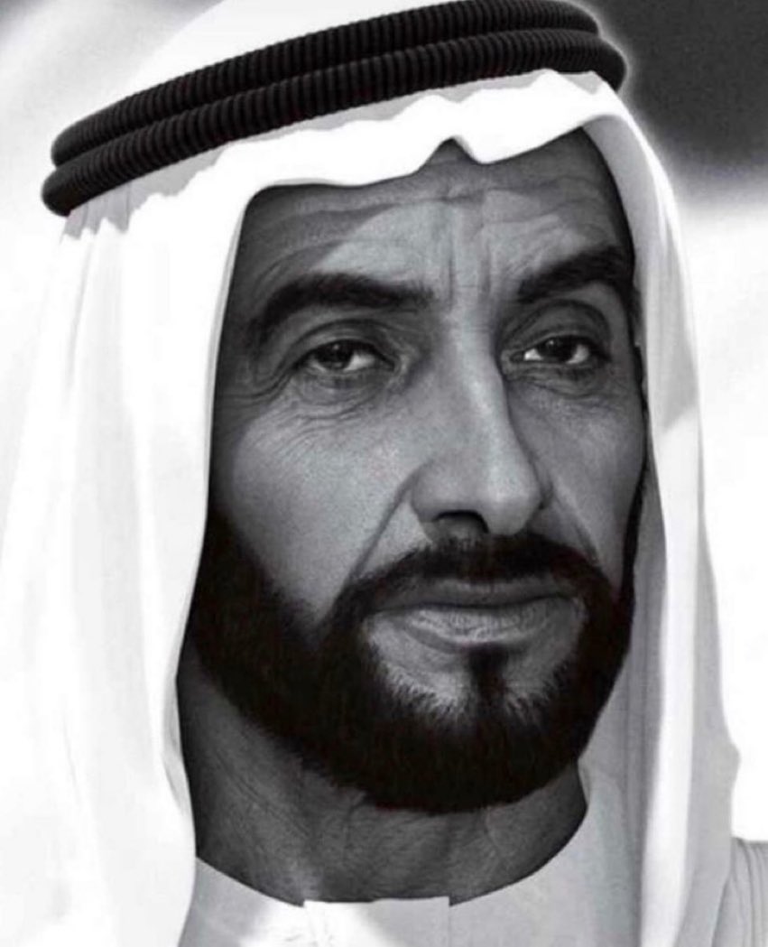 hend_mana's tweet photo. في مثل هذا اليوم من عام 2004، رحل الأب والقائد حكيم الأمة مؤسس دولتنا الحبيبة، الشيخ زايد بن سلطان آل نهيان طيب الله ثراه، لكن ذكراه العطرة لا زالت خالدة، وأفضاله ومكارمه لا زالت تنشر الخير لنا و للعالم، اللهم ارحمه رحمة  واسعة، واسكنه فسيح جناتك. https://t.co/iYAhcrEIXM