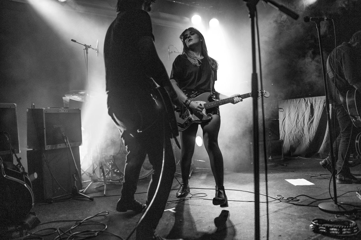 punktumfr's tweet photo. Retour en images sur le show de @bbanditband à @mainsdoeuvres en septembre dernier 📸 par @rocknpictures > https://t.co/TfLfajl1kC https://t.co/OXgosxBQoQ