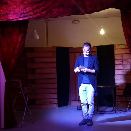 Con los últimos ensayos de #IvanMontero Estreno 7 de Noviembre a las 21.30h en el <a href="/offlatinateatro/">OFF Latina</a> Dedicada a todas las personas que luchan por su sueños, los consigas o no
#teatro #monologo #tragicomico #actorslife #publico #vida #muerte #madrid #sueños #sueñosrotos #actor