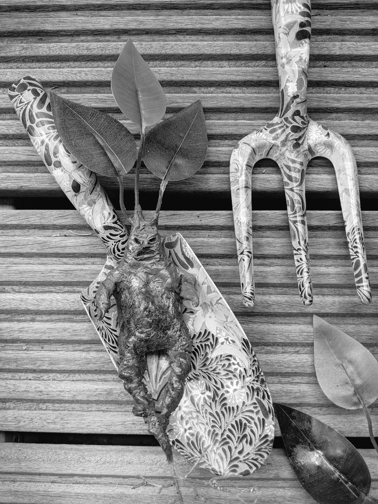 **Reminder that my little mandrakes are available in the etsy shop (link in bio), a great gift for the kitchen witch or homunculus collector in your life ** #folkhorror  #mandrake  #mandragora  #kitchenwitch  #homunculus  #wicca  #pagan  #odinism  #hangedman